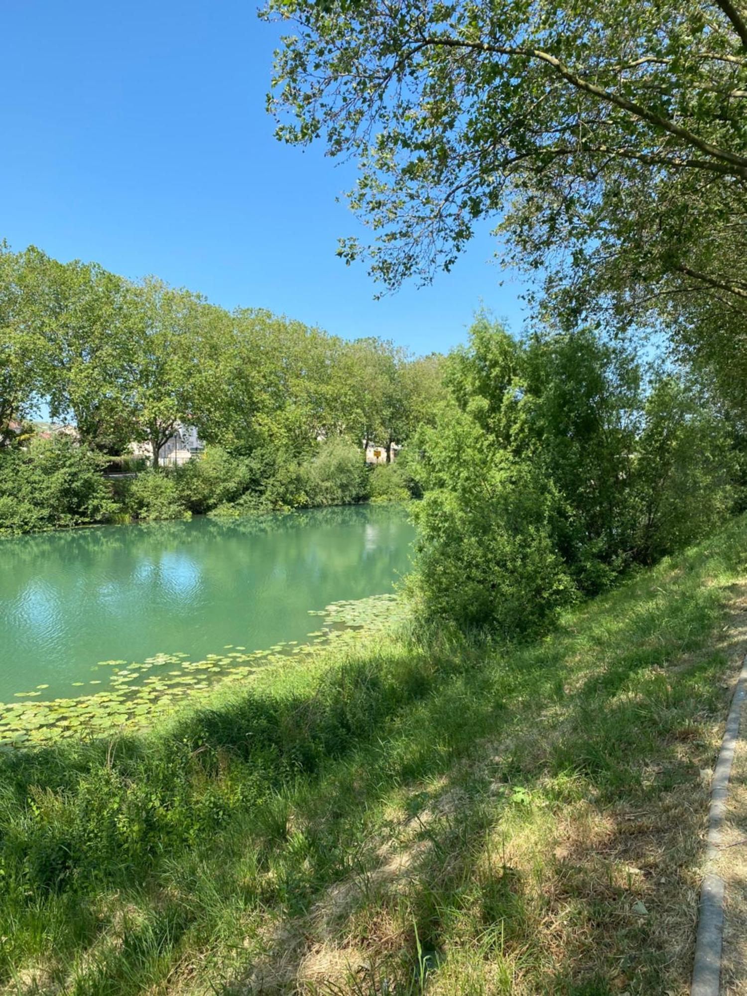 Appartamento Bienvenue Au Quai 27 Épernay Esterno foto